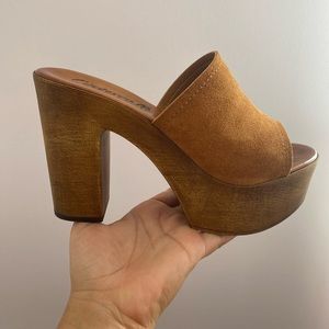 L’INTERVALLE brand new sandals never worn size 9